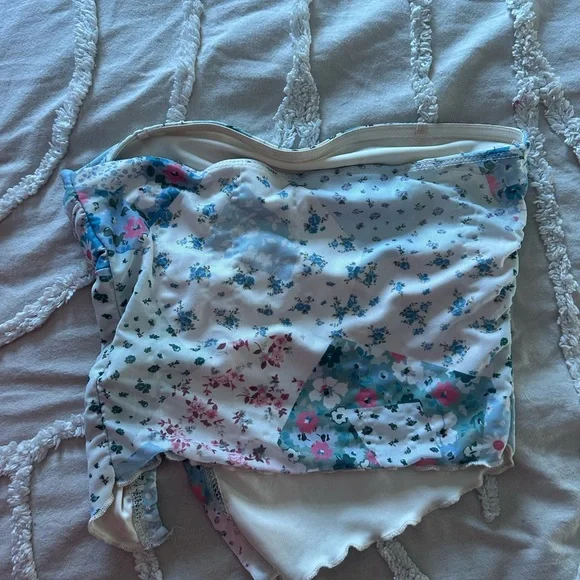 SHEIN Blue and Pink Floral Strapless Crop Top - Picture 4 of 7